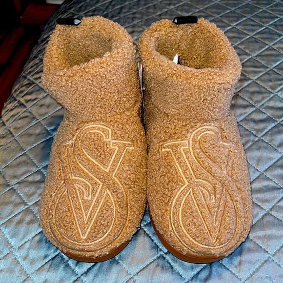 VICTORIA Secret Sherpa Booties - Picture 5 of 9